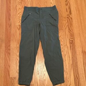 Athleta Trekkie Cropped Olive Green Jogger Pants